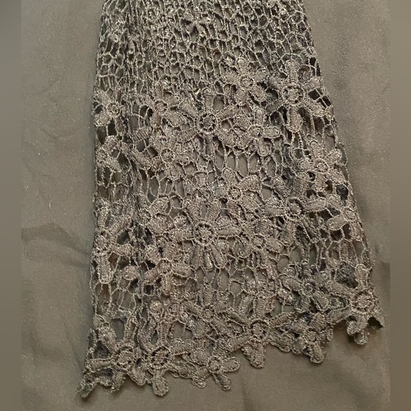 TANIB BLACK DRESS WITH FLORAL LACE CUT OUT SLEEVES SIZE SMALL - Picture 2 of 6